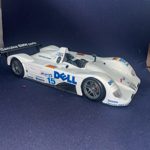 BMW V-12 LMR 1999 Le Mans Race Winner #15 Maisto 1/18 Scale Die Cast GT Race Car - Picture 2 of 6